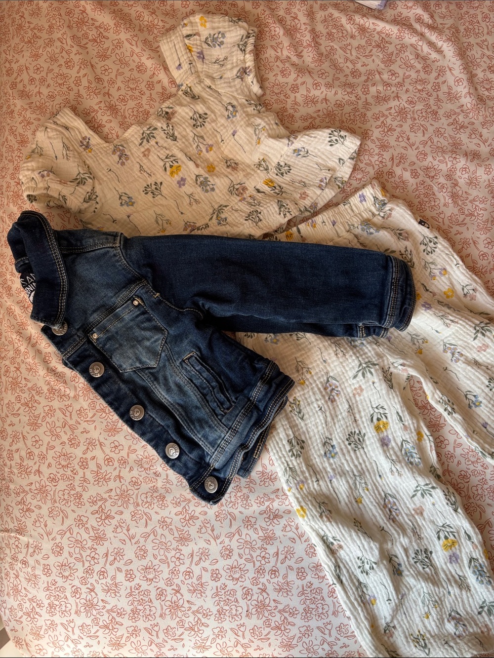 Girl’s 4t Floral Outfit Set
